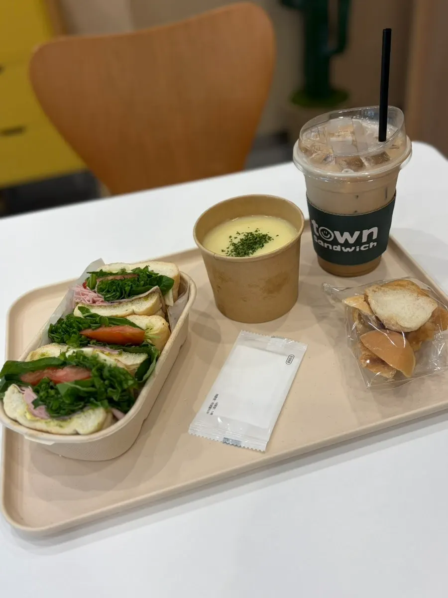 바질 잠봉뵈르와 크림스프 라떼 세트