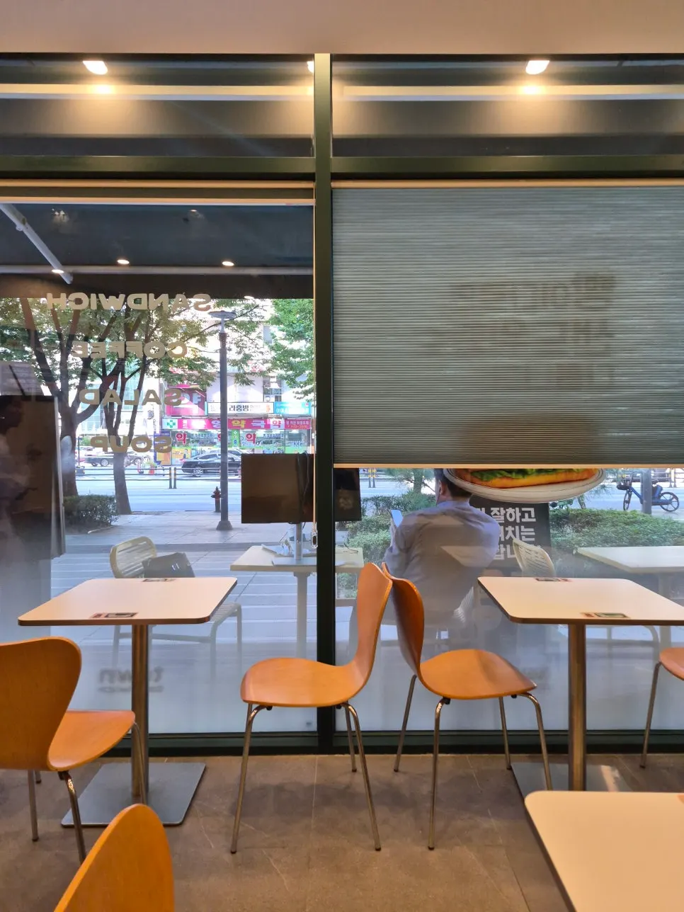 타운샌드위치 잠실점 외부 테이블 자리