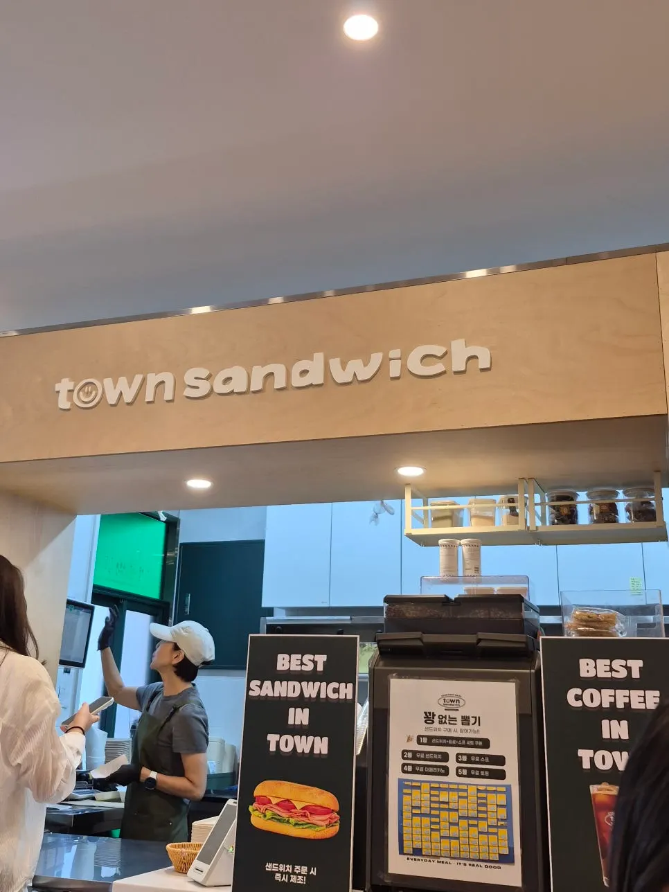 테이크아웃 위주의 타운샌드위치 잠실점 입구