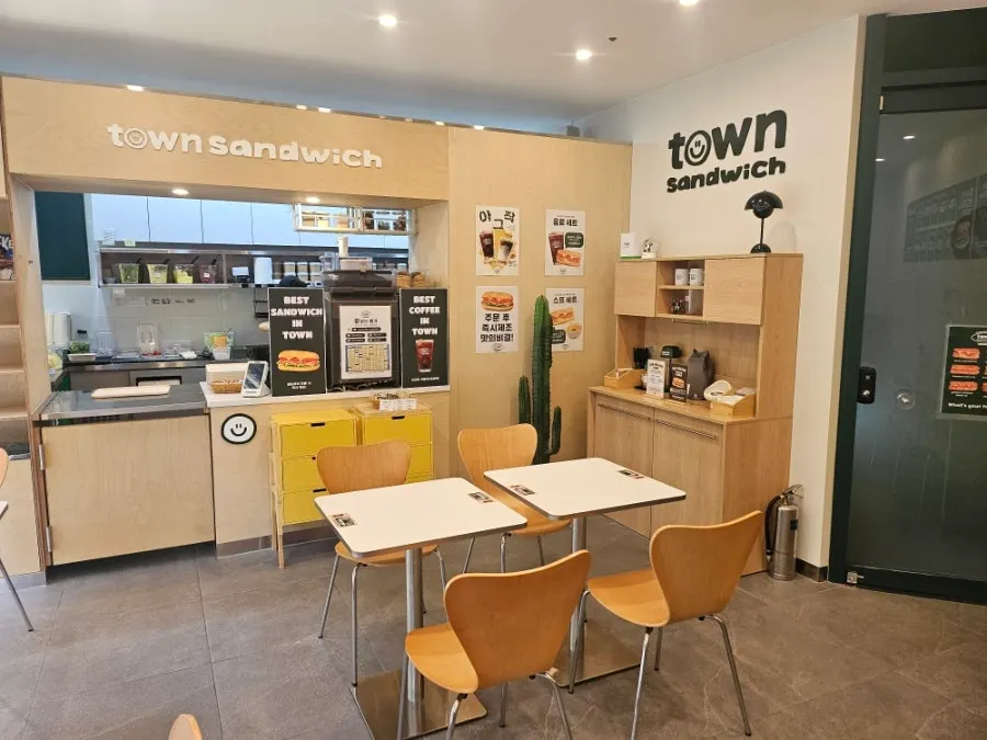 Interior with 2-person and 4-person tables