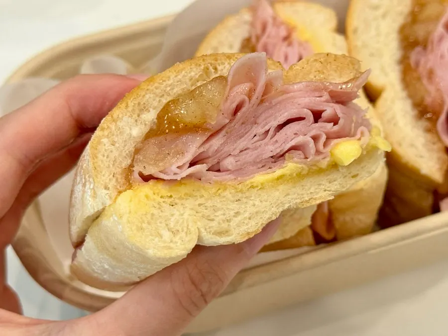 Close-up cross-section of the Apple Jambon-beurre Sandwich