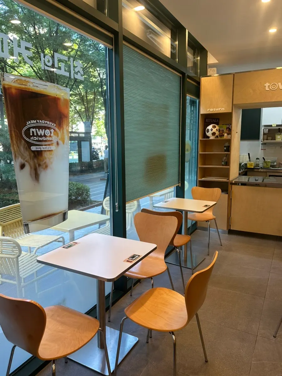Seating area at Town Sandwich Jamsil Branch