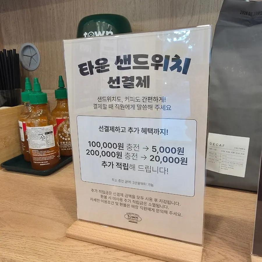 Store counter with a group order notice