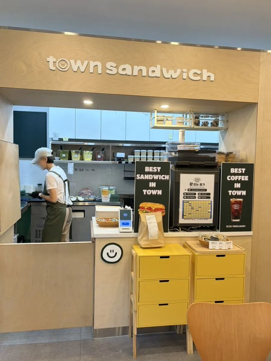 Entrance of Town Sandwich near Jamsil Station