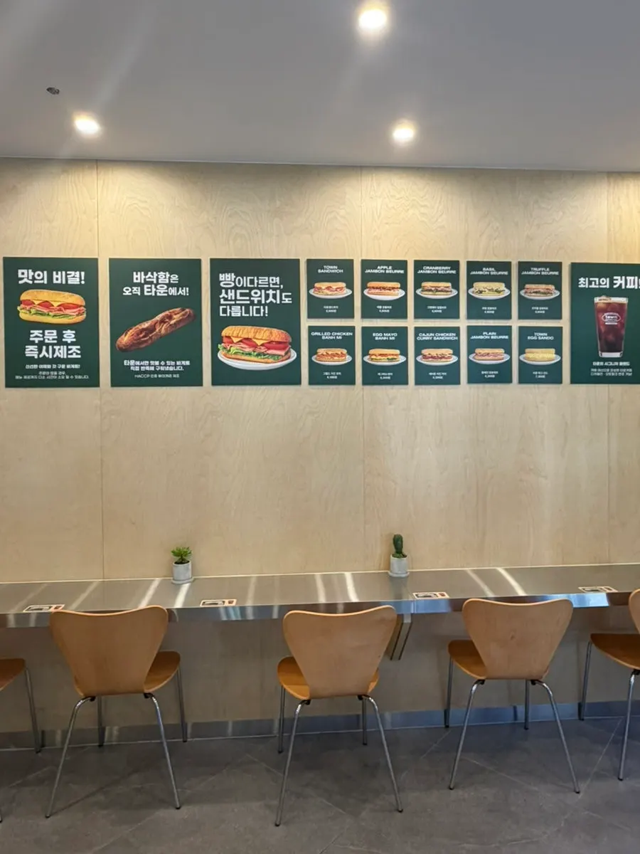 Interior with solo-seat tables at Town Sandwich Jamsil Branch