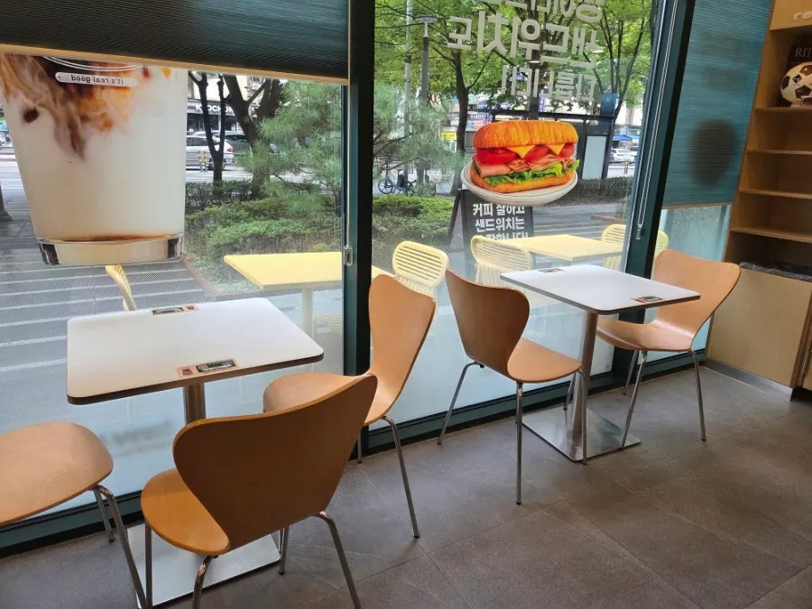 Interior of Town Sandwich Jamsil Branch