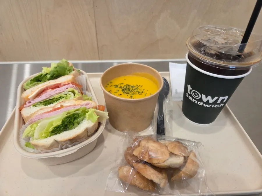 Baguette end piece served alongside the sandwich