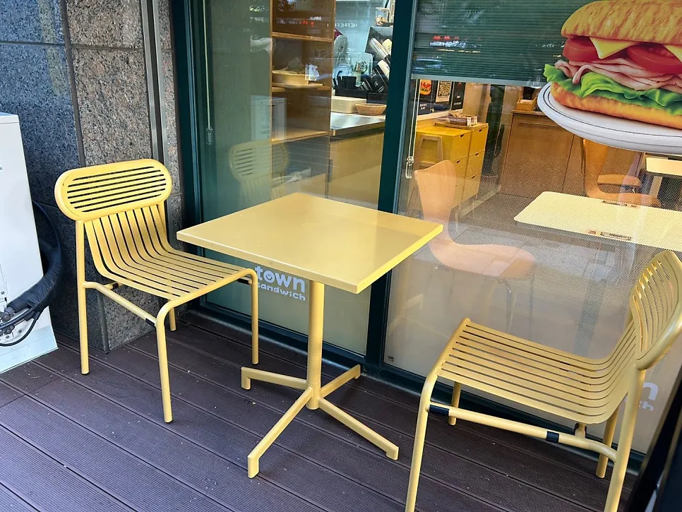 Outdoor terrace seating at Town Sandwich Jamsil Branch