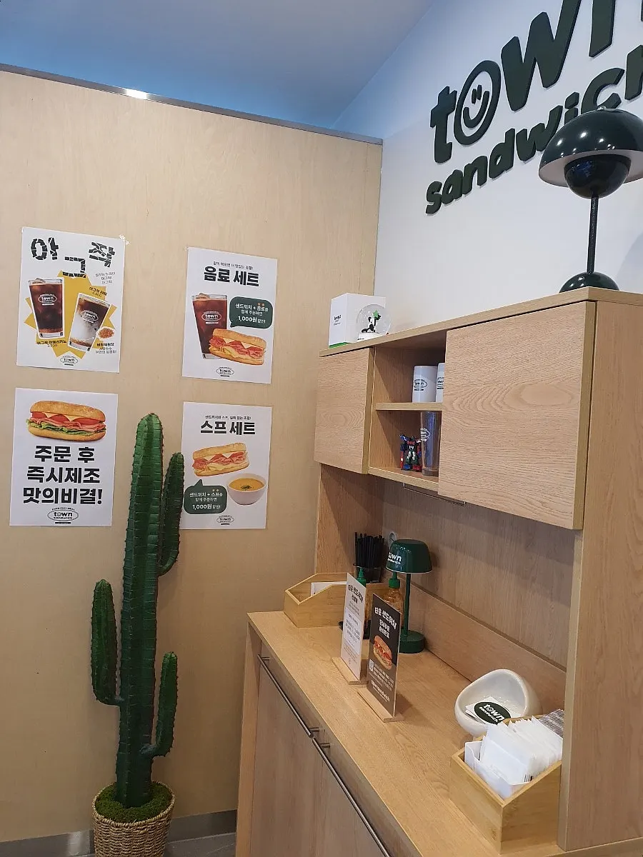 Vertical shot of the Town Sandwich Jamsil Branch interior