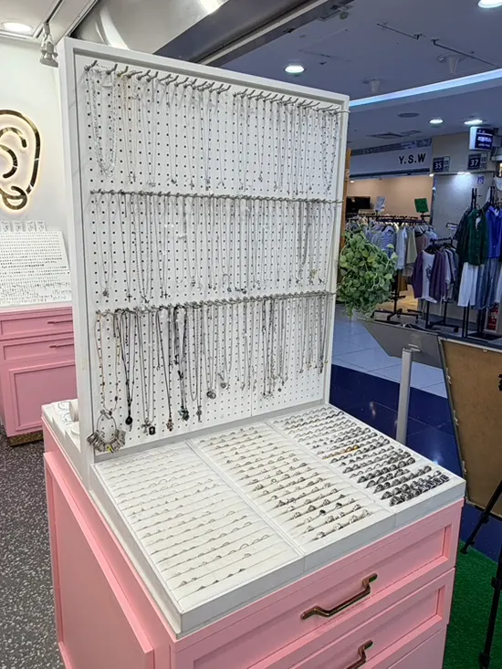 Simkung Piercing Jamsil store located in the Jamsil Station underground shopping center