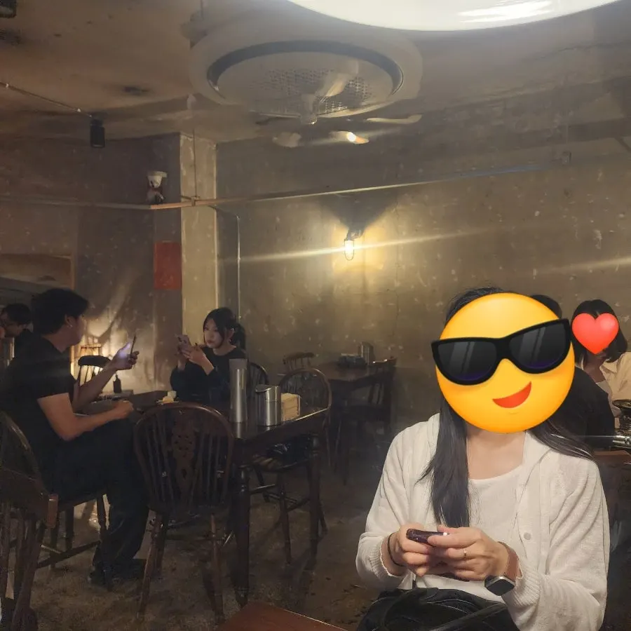 Warm interior atmosphere at Jojomomo