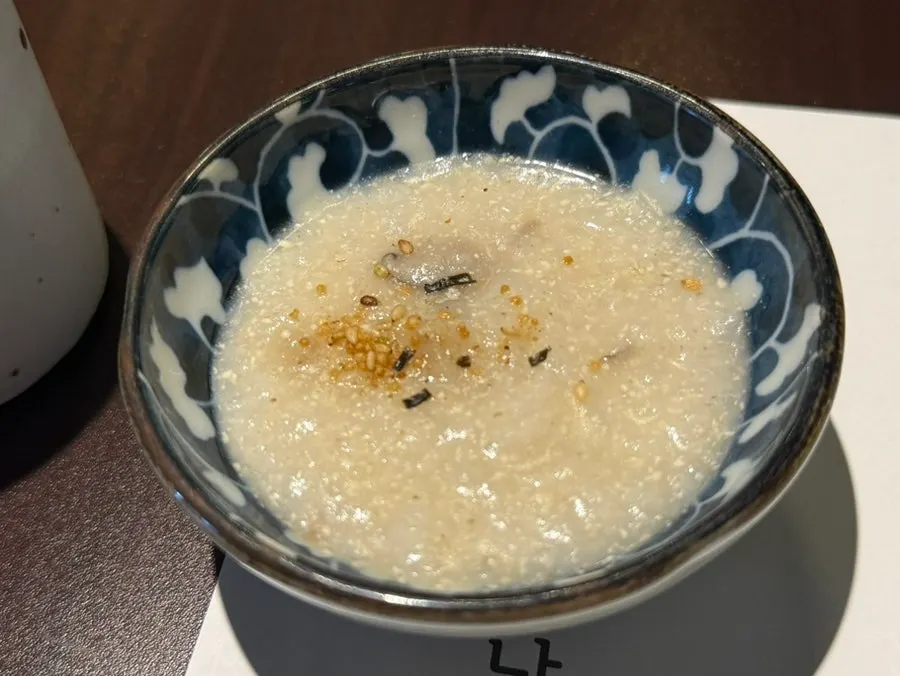 따뜻한 식전죽과 물회 한 그릇