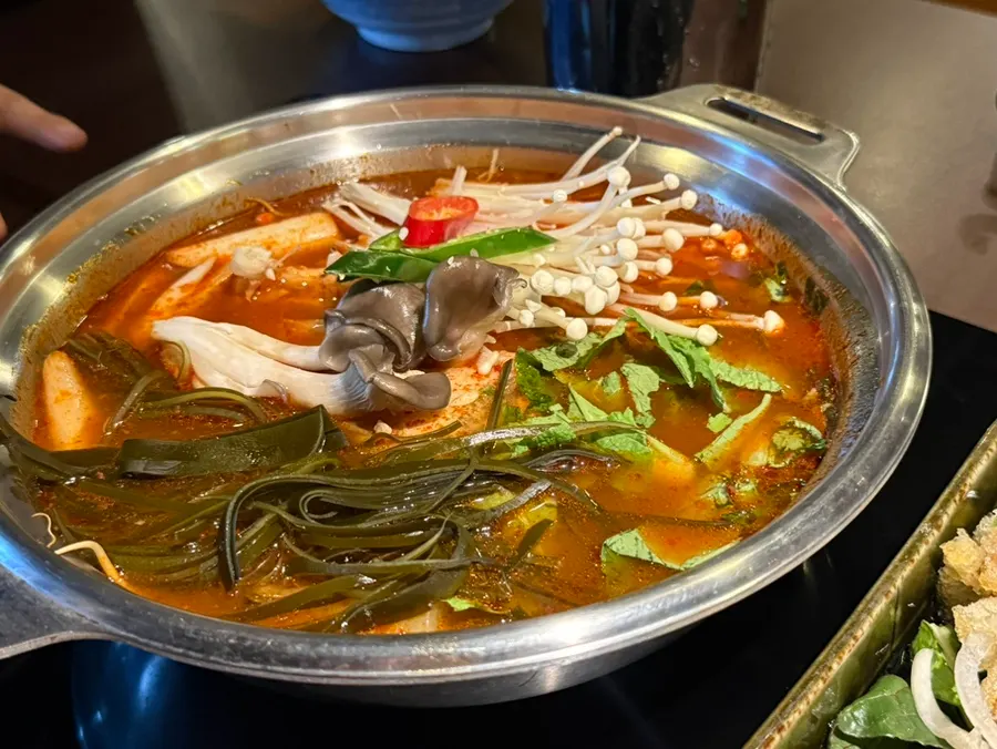 코스 마지막에 나온 뜨끈한 탕