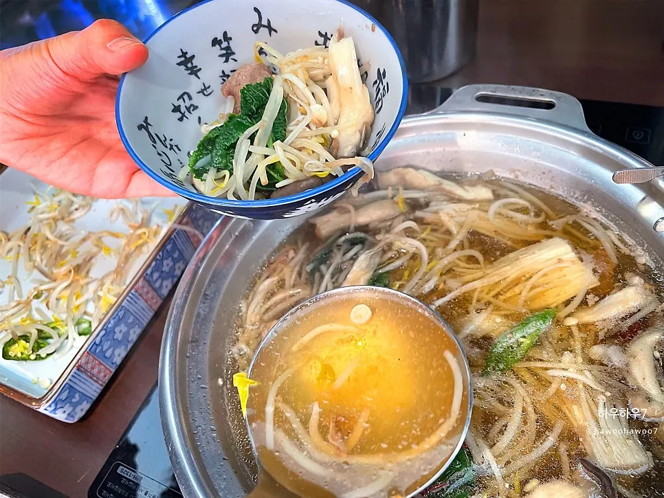 깔끔한 육수의 샤브샤브 구성