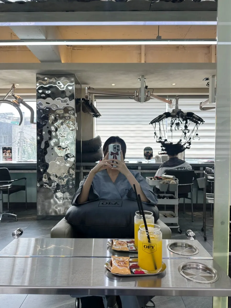 Cutting long hair before coloring