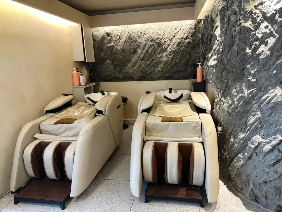 Premium massage-chair shampoo station