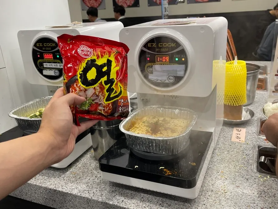 Yeolla ramyeon boiled at the self-serve station