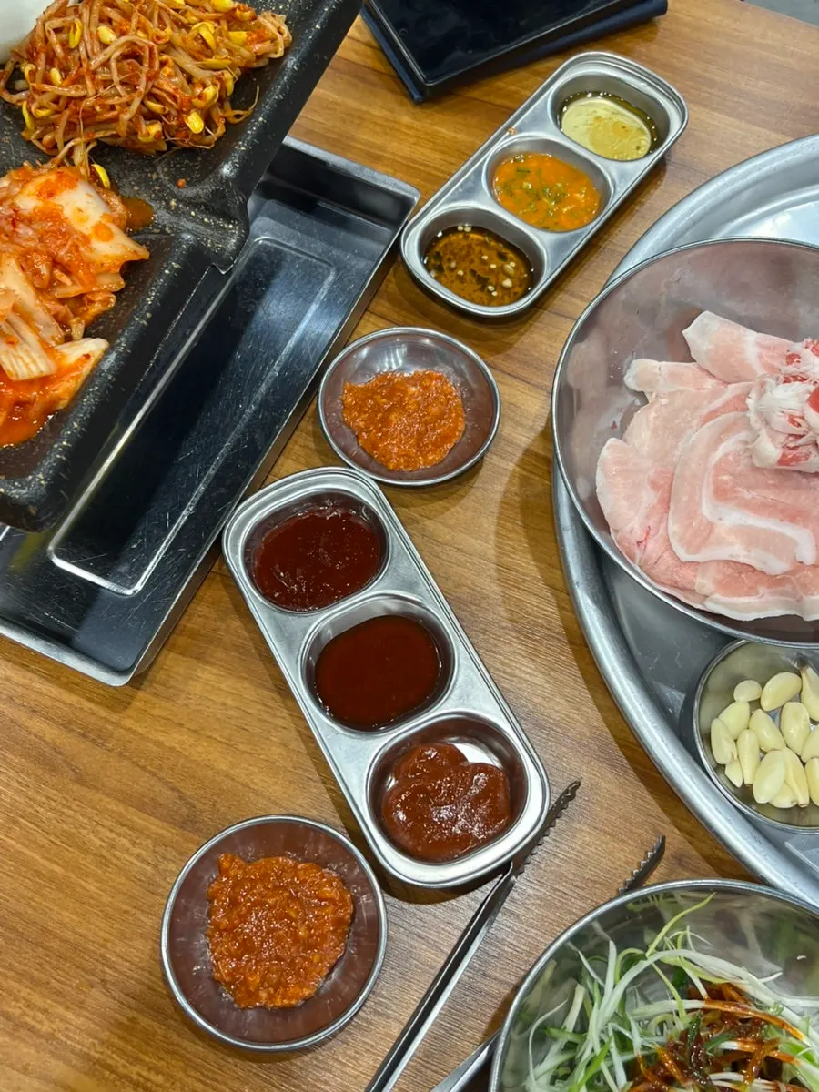 비빔밥과 볶음밥 셀프 코너