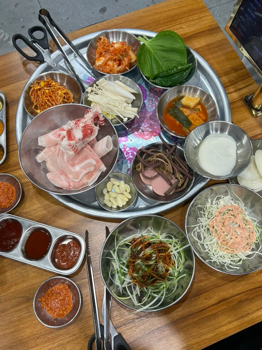 노릇하게 익은 대패삼겹살