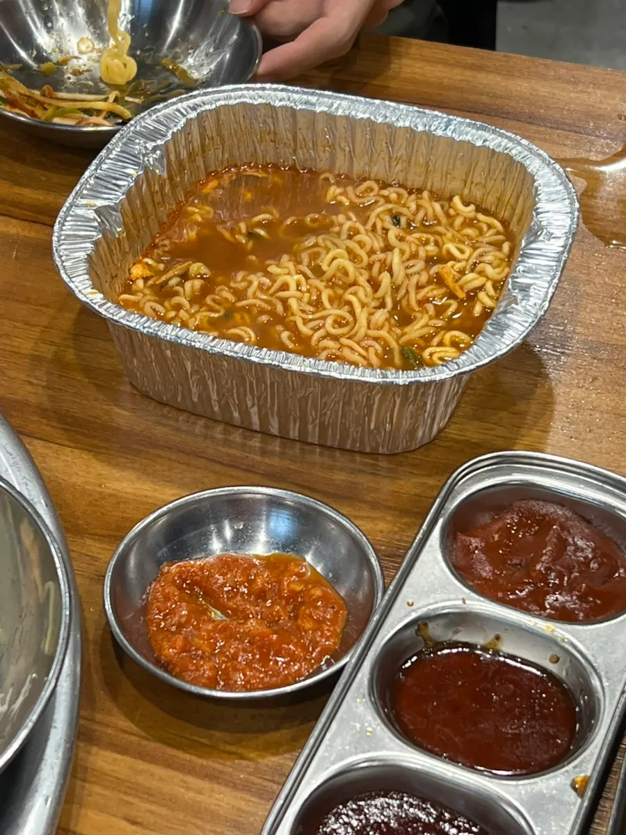 셀프바 라면으로 끓인 국물 라면