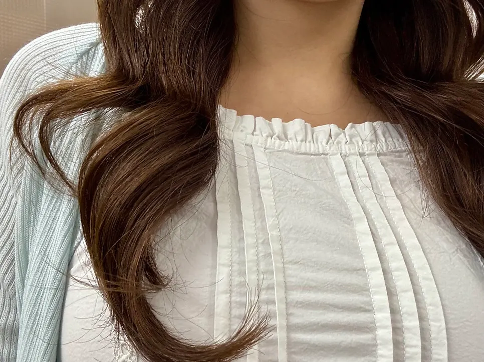 Dry, damaged hair ends