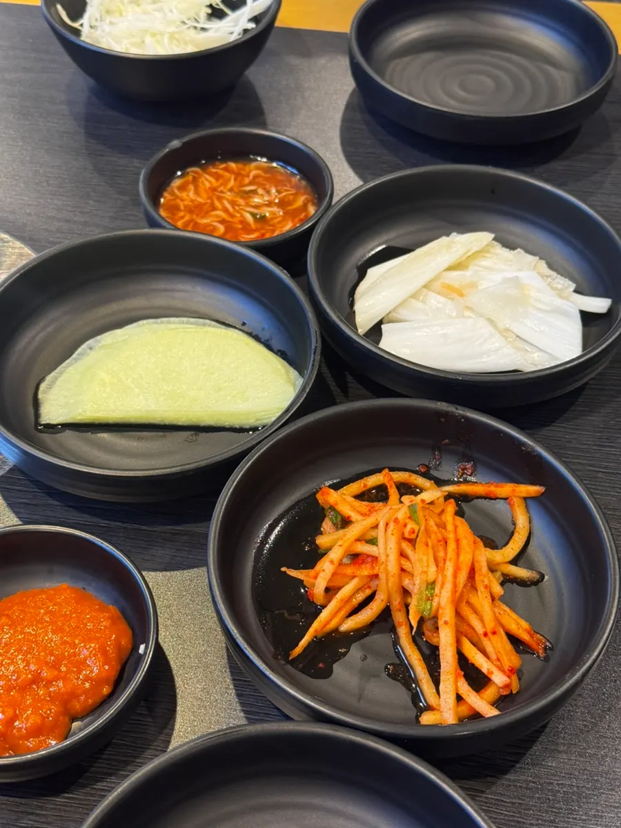 반반족발과 쟁반국수 중 세트