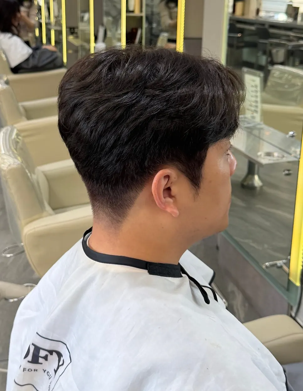 Vertical photo related to the men's cut at Only For You Jamsilsaenae Branch