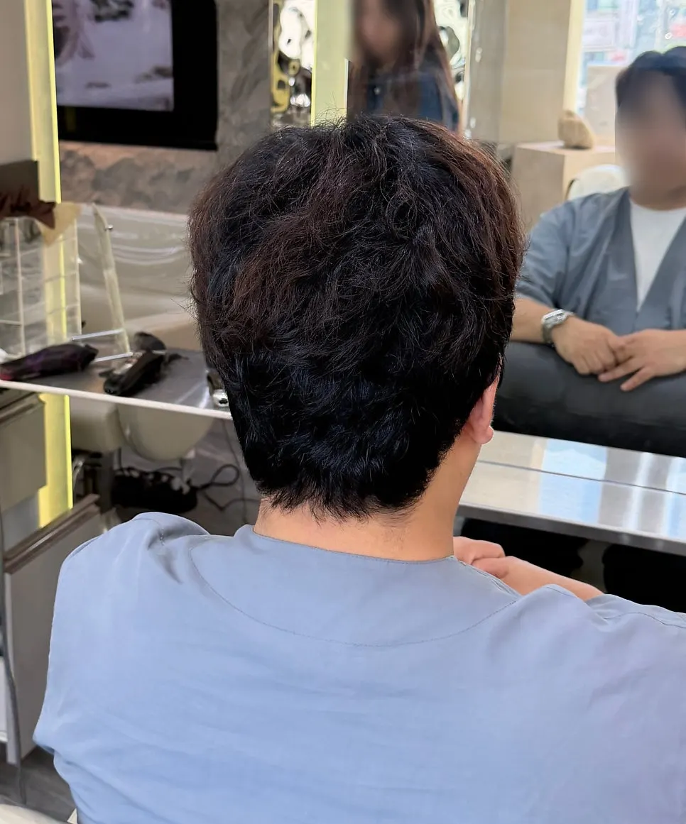 Blotchy, uneven hair color before the consultation