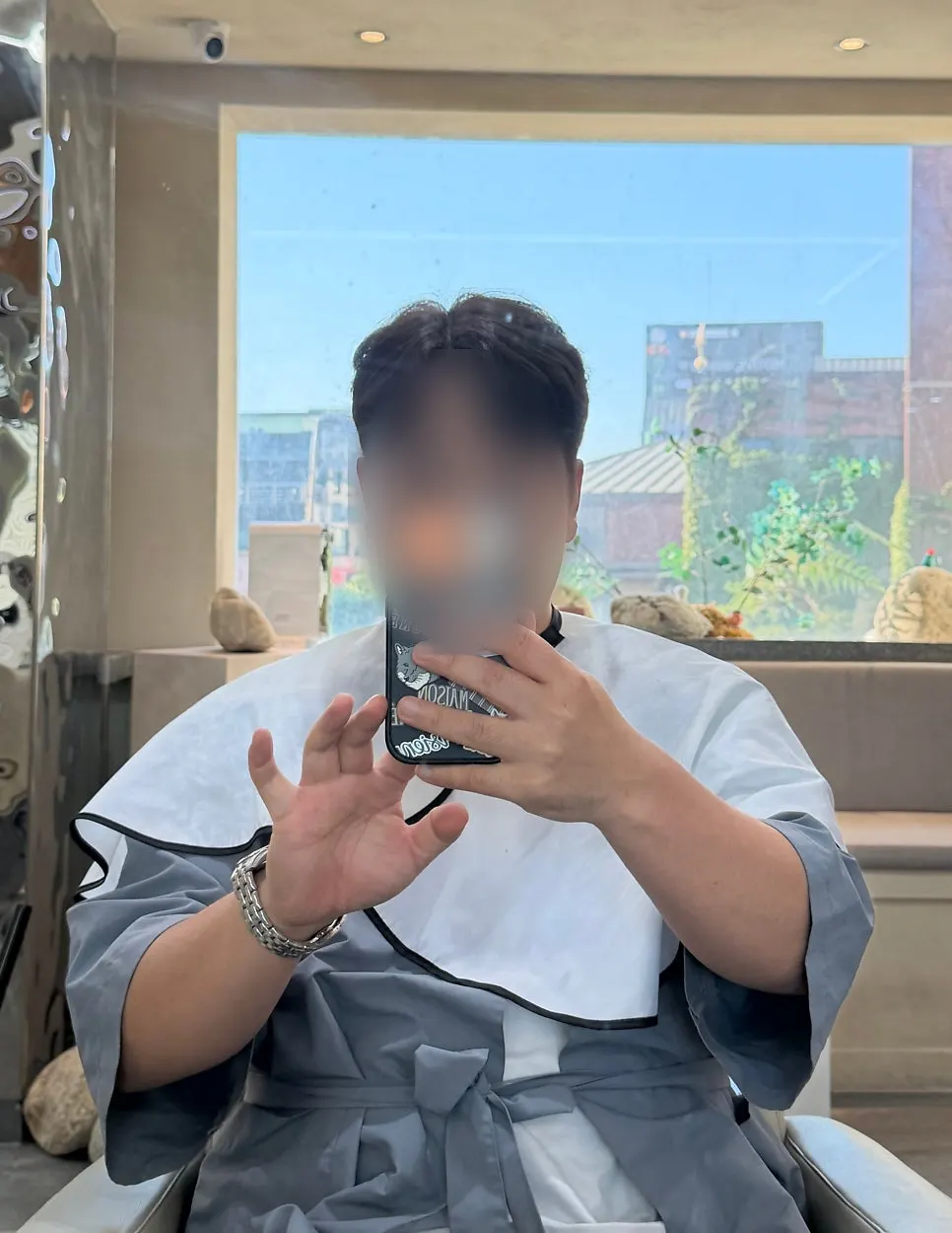 Men's haircut in progress
