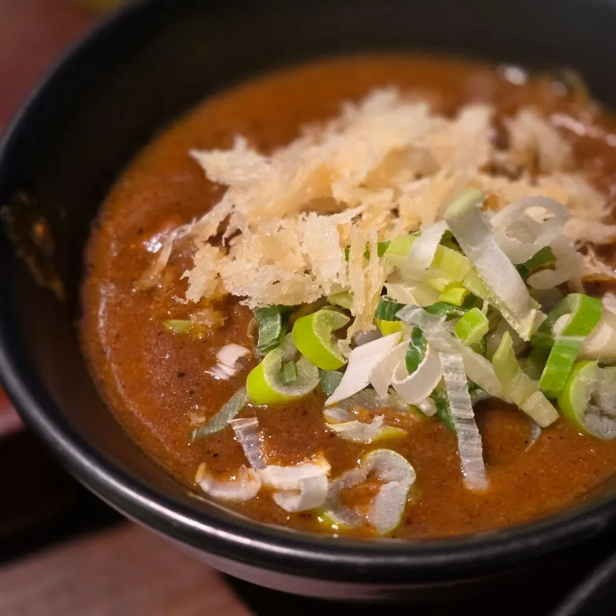 돈카츠와 곁들이는 매콤칼칼한 커리