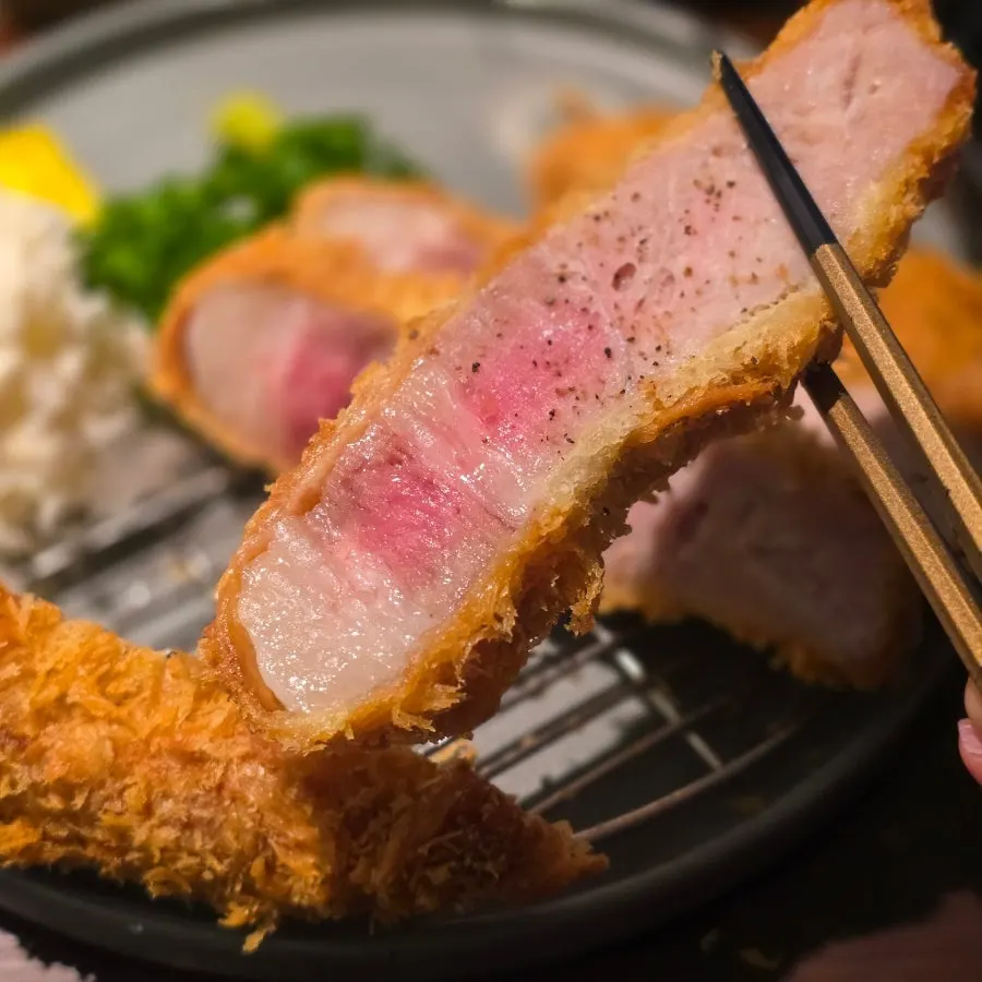 바삭한 돈카츠와 맥주 한 잔