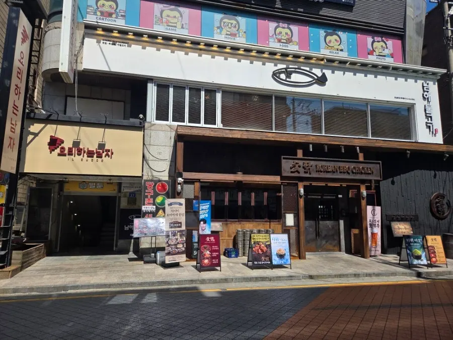 Stairs leading up to a second-floor sashimi restaurant near Jamsilsaenae Station