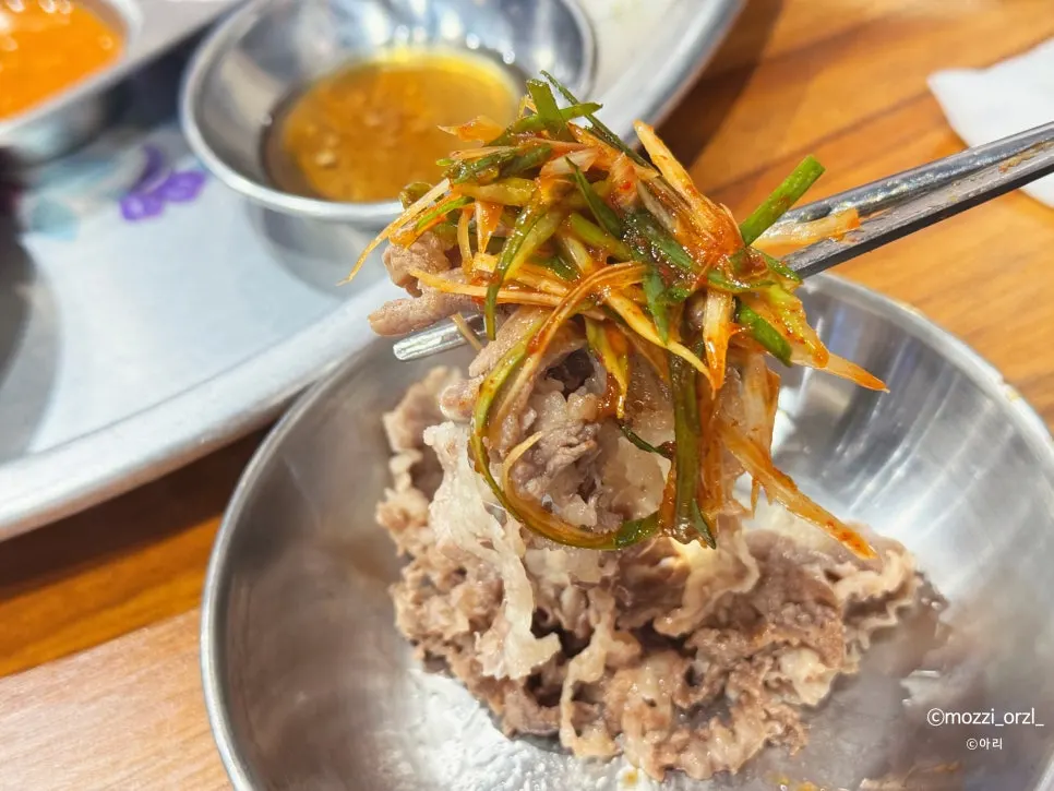 불판 위에서 빠르게 익는 대패고기
