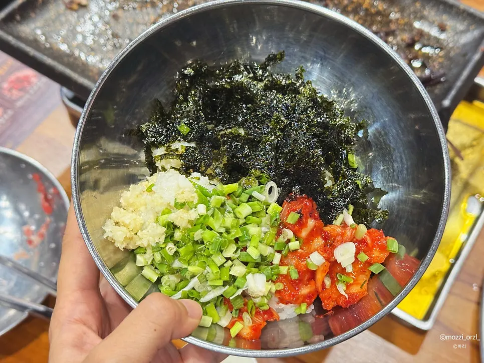 대패고기 식사 후 볶음밥 준비
