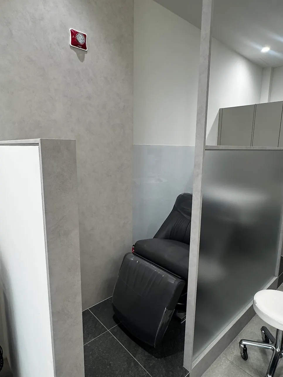 The shampoo room used before the cut