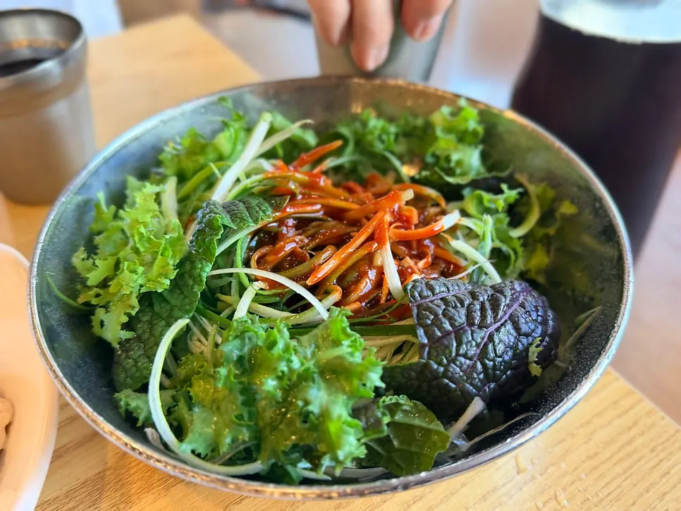 된장찌개와 파채 등 기본 반찬