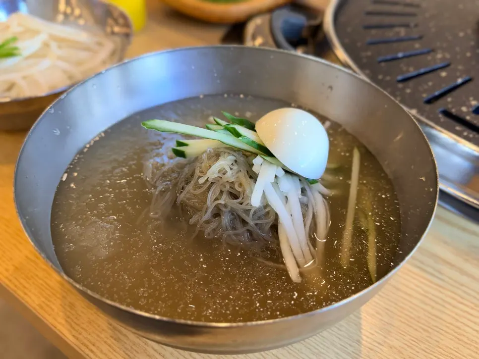 양파절임과 고추장아찌 밑반찬