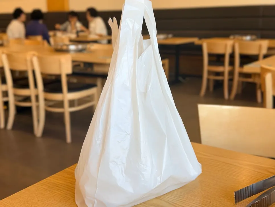 남은 고기를 포장해 담은 모습