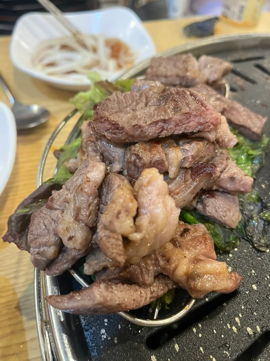 Grilled beef and soft drinks