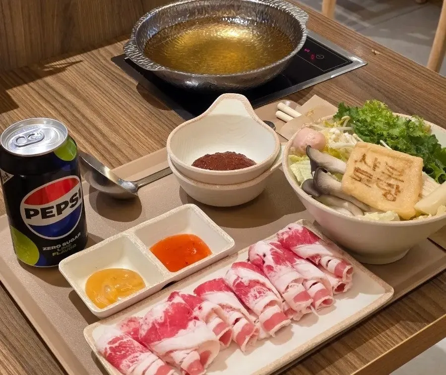 냄비에 넣어 익힌 만두