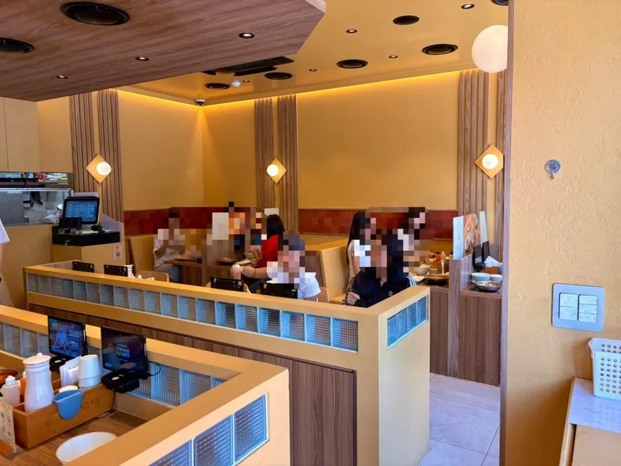 Interior seating at Shabu Torang Jang-an branch