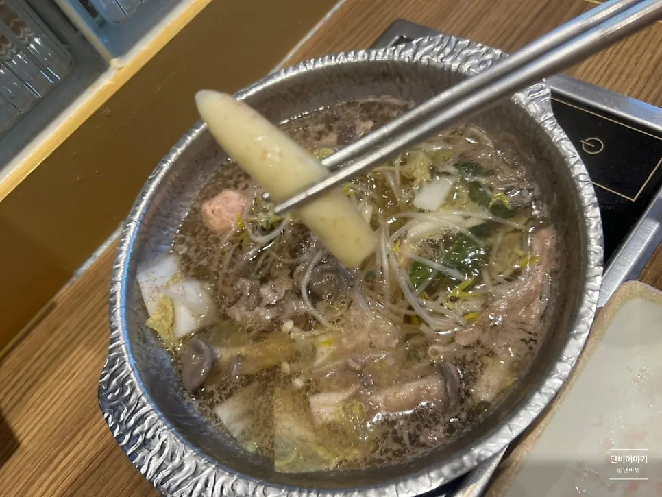 Shabu-shabu with rice cakes, fish balls and mushrooms