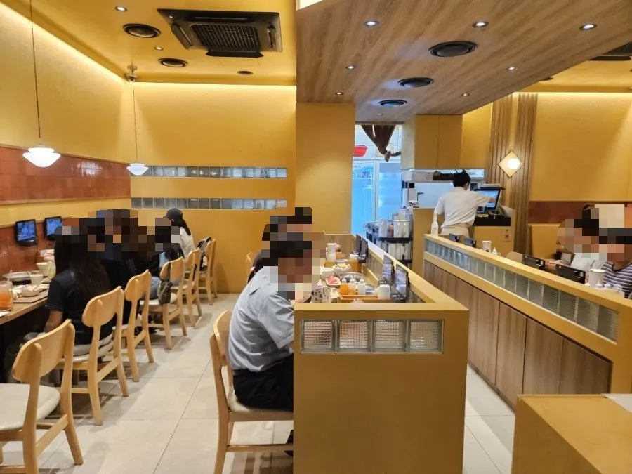 Interior seating at Shabu Torang Jang-an Direct Branch