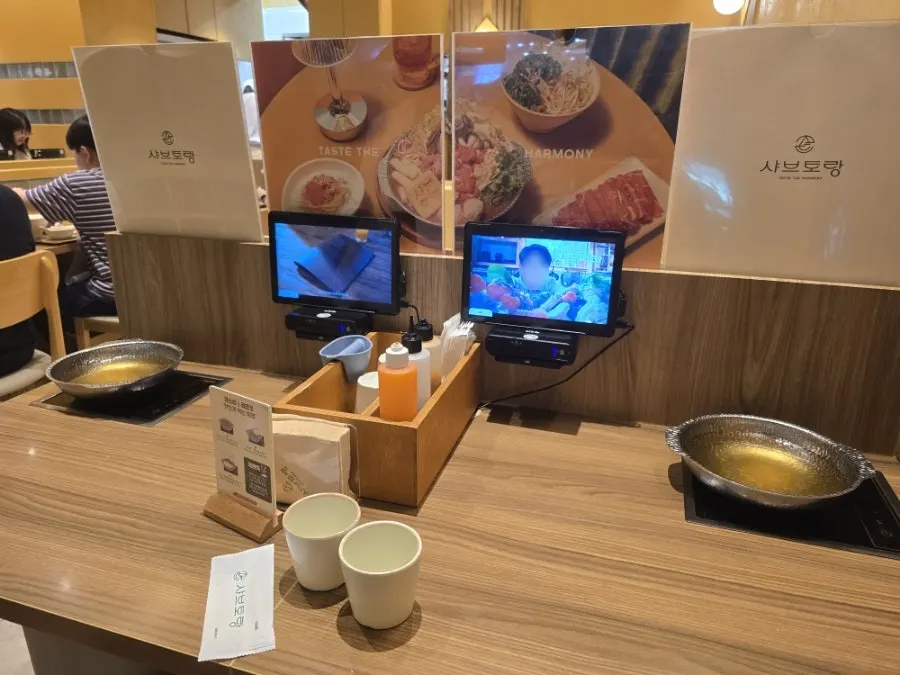 それぞれ注文するしゃぶしゃぶの夕食