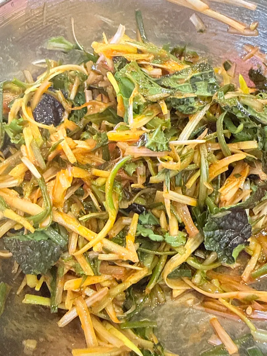 Doenjang broth refilled with added vegetables
