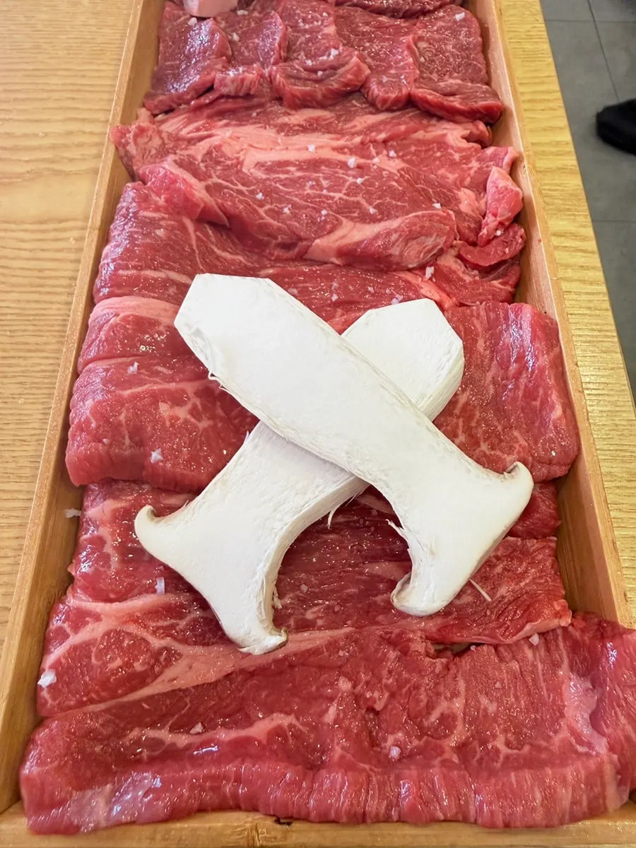 A plate of 600g beef from the Big Beef Set