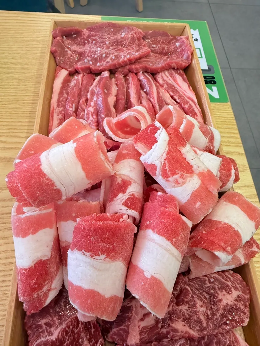 Big Beef Set split into a three-panel photo