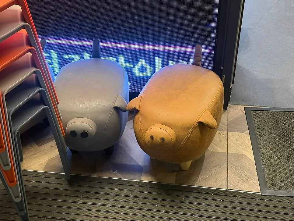 Pig-shaped chair at the restaurant entrance