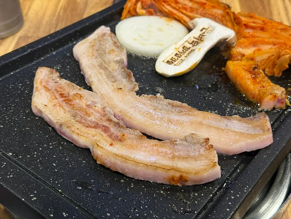 Samgyeopsal with fat turning golden on the grill