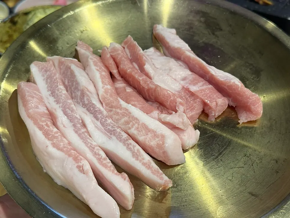 Kimchi hangjeongsal on the grill